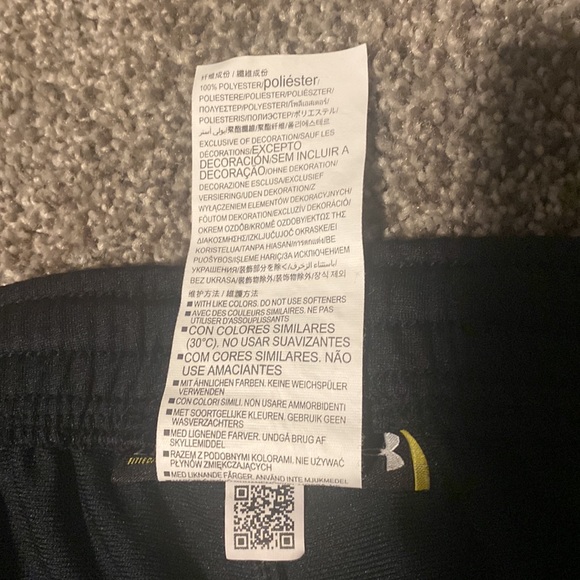 Large black Under Armour jogger sweatpants. - Picture 4 of 4